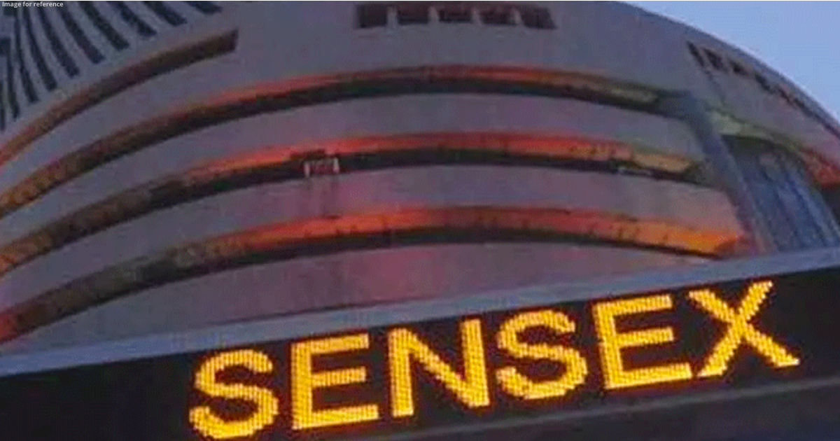 Sensex sinks 872 points; Nifty slips below 17,500 points on weak global cues